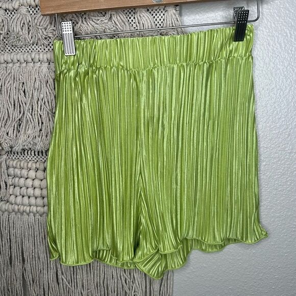 SHEIN High Waist Green Pleated Shorts (XS) - Picture 2 of 6